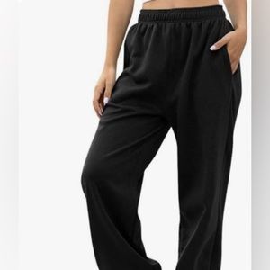 BLACK SWEATPANTS